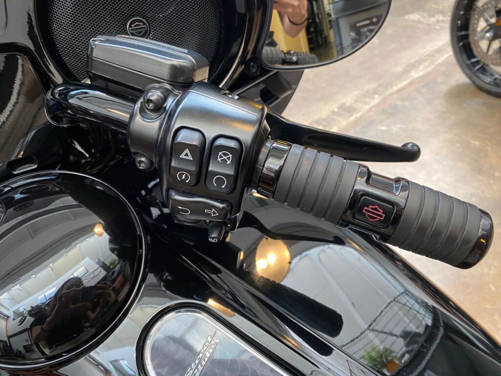 Harley-Davidson-Torino-Street-Glide-Special-2019-10