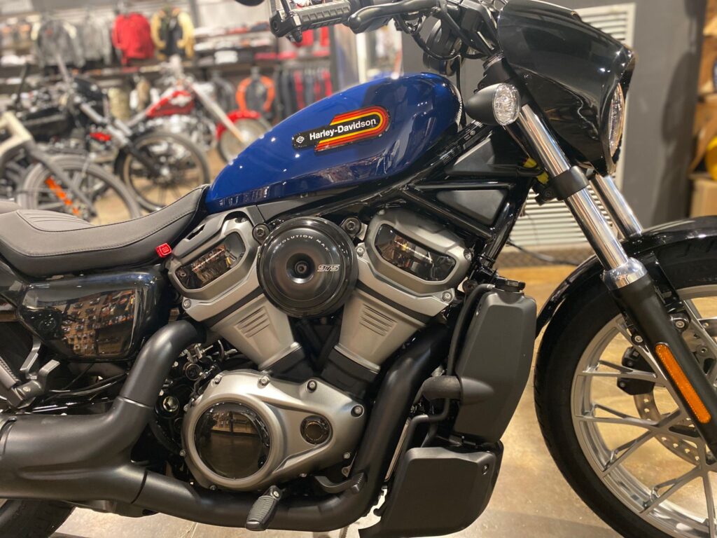Harley-Davidson-Torino-NIghtster-Special-Blue2