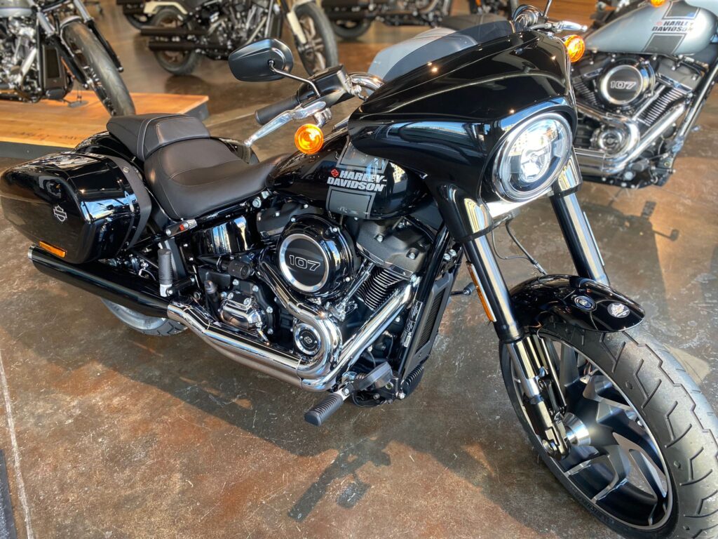 Harley-Davidson-Torino-Sport-Glide-Vivid-Black3