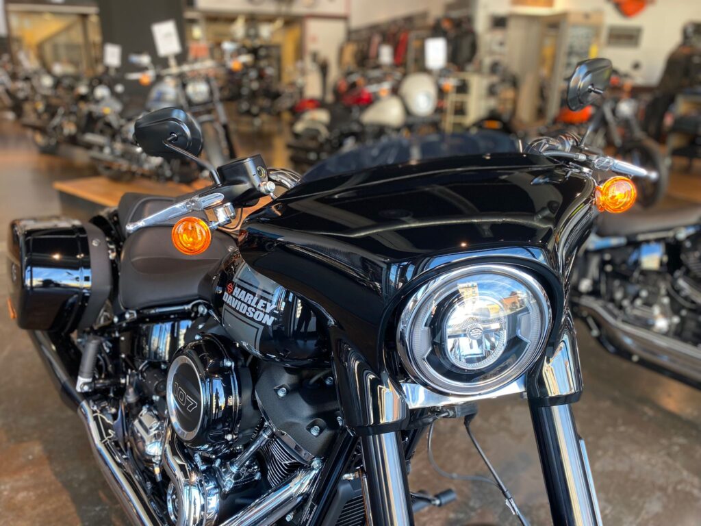 Harley-Davidson-Torino-Sport-Glide-Vivid-Black4