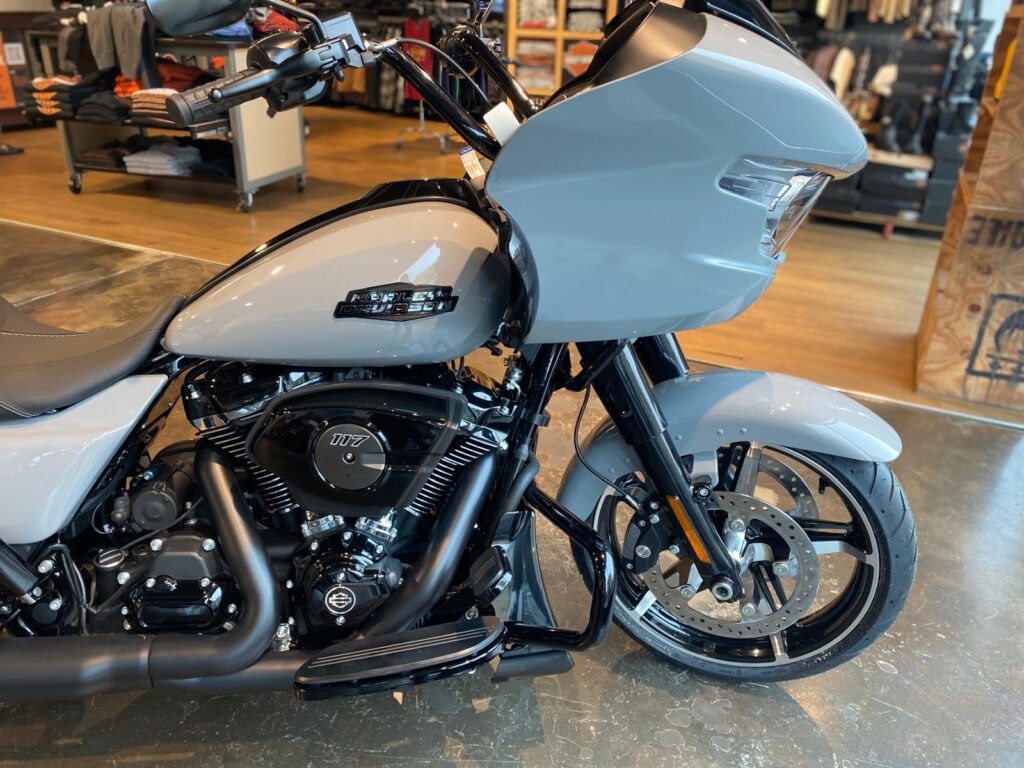 Harley-Davidson-Torino-2025-Road-Glide-Billiard-Grey2