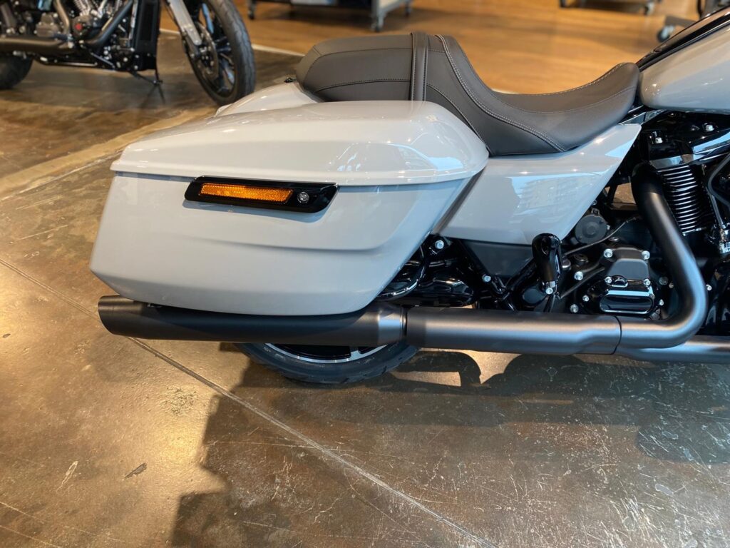 Harley-Davidson-Torino-2025-Road-Glide-Billiard-Grey3