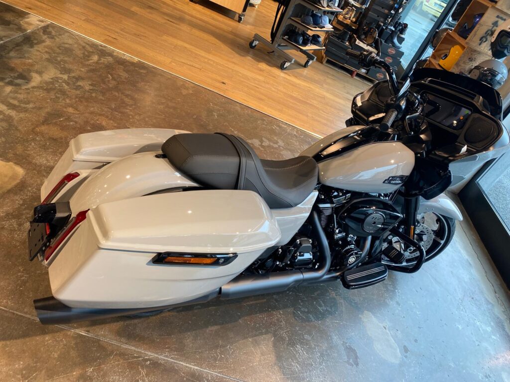 Harley-Davidson-Torino-2025-Road-Glide-Billiard-Grey4