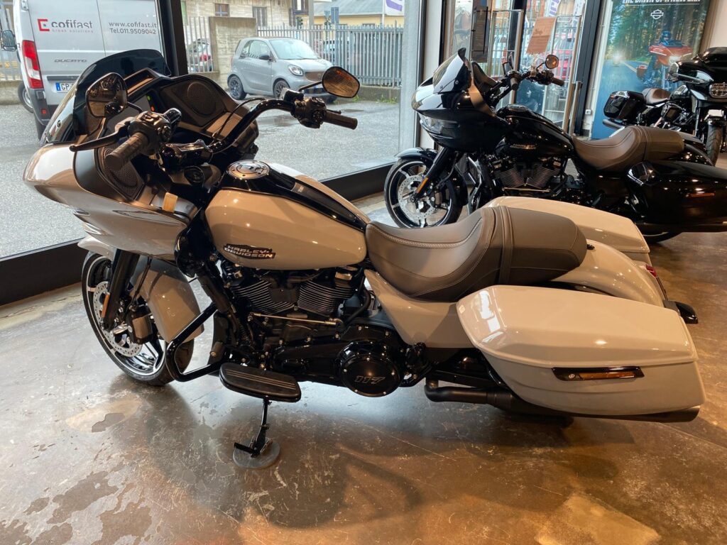 Harley-Davidson-Torino-2025-Road-Glide-Billiard-Grey5