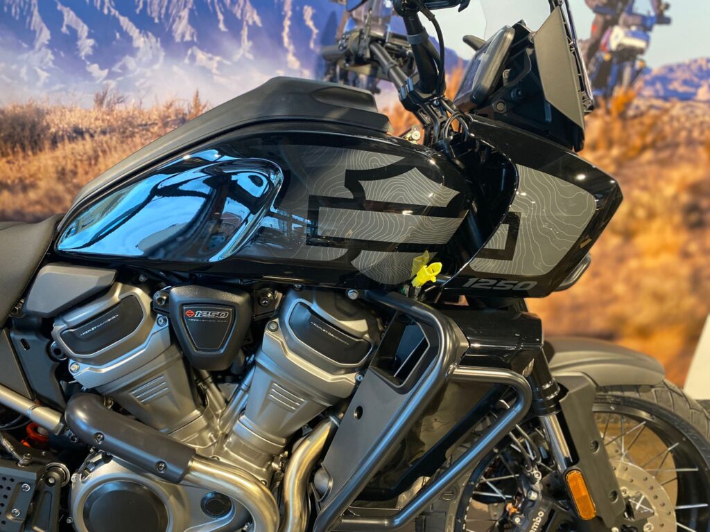 Harley-Davidson-Torino-Pan-America-Spacial-Vivid-Black2